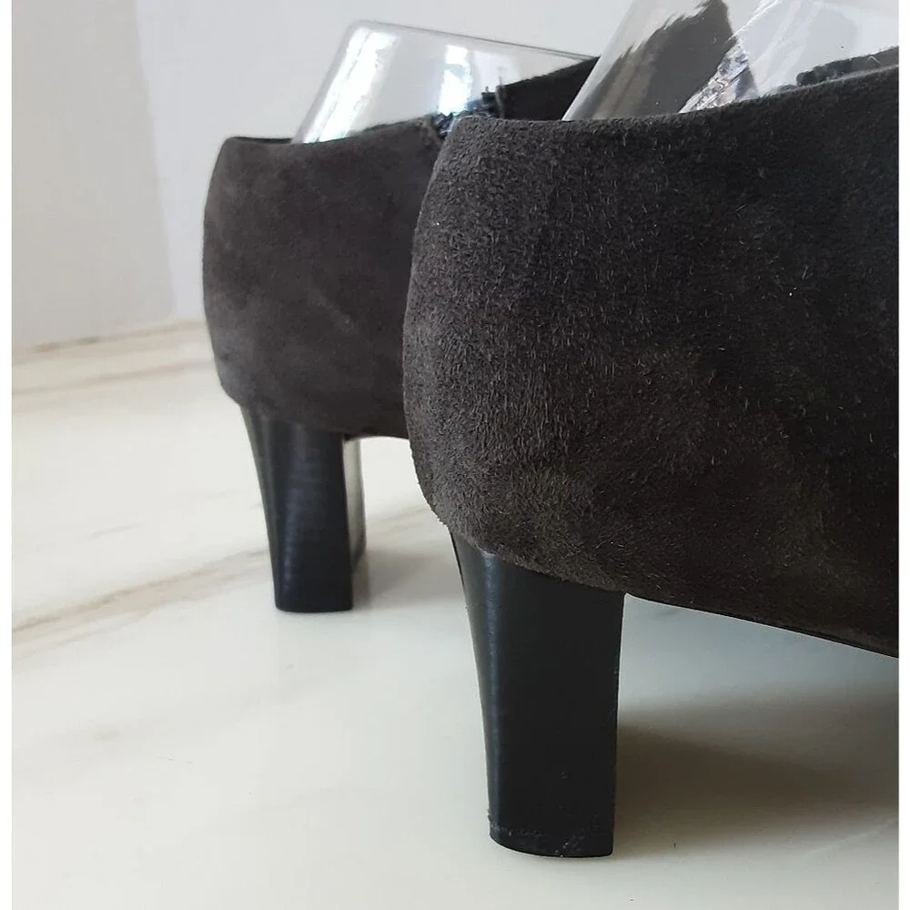 LORD & TAYLOR Flex Charcoal Gray Genuine Suede Bootie Sz 9